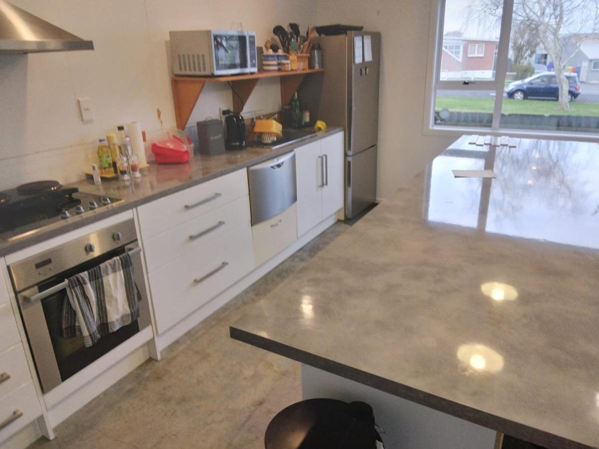 Magnolia House Apartment Featherston Bagian luar foto