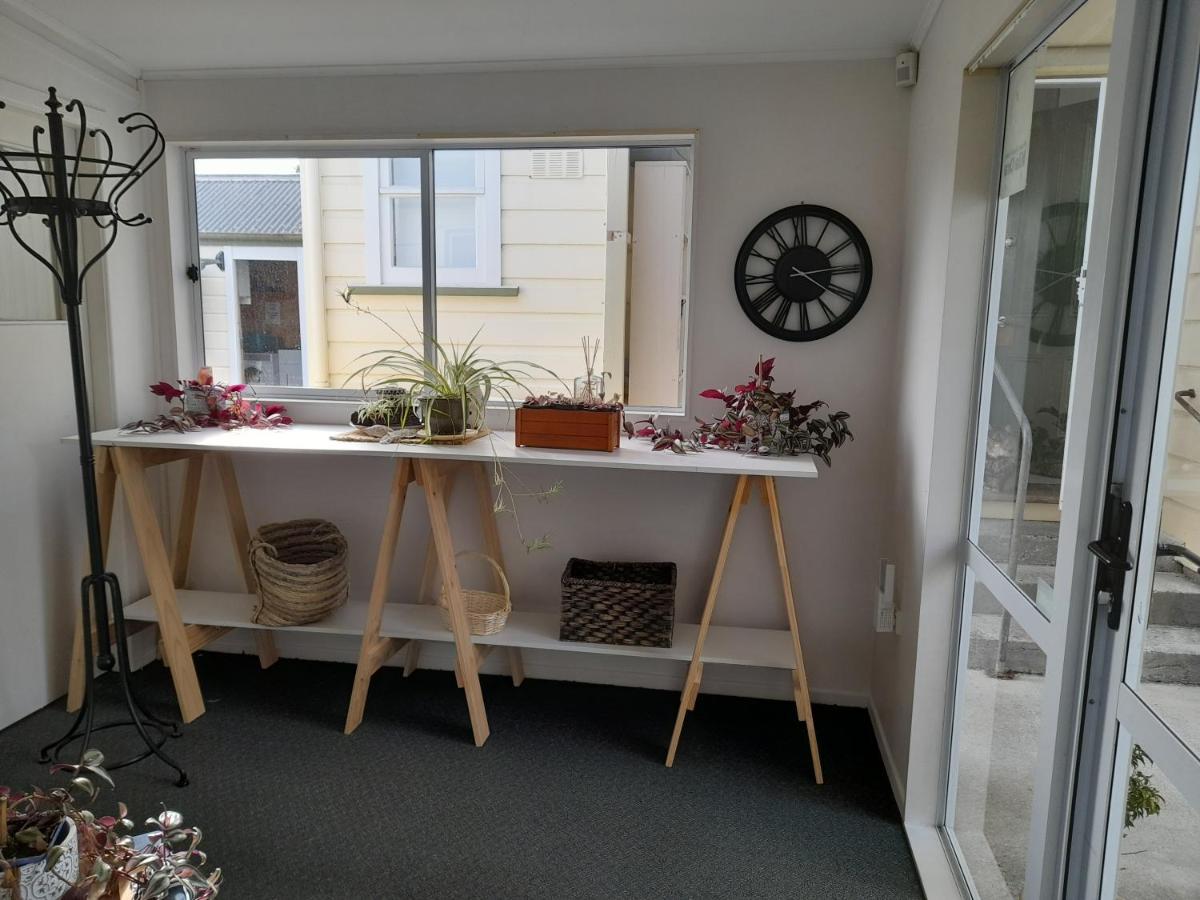 Magnolia House Apartment Featherston Bagian luar foto
