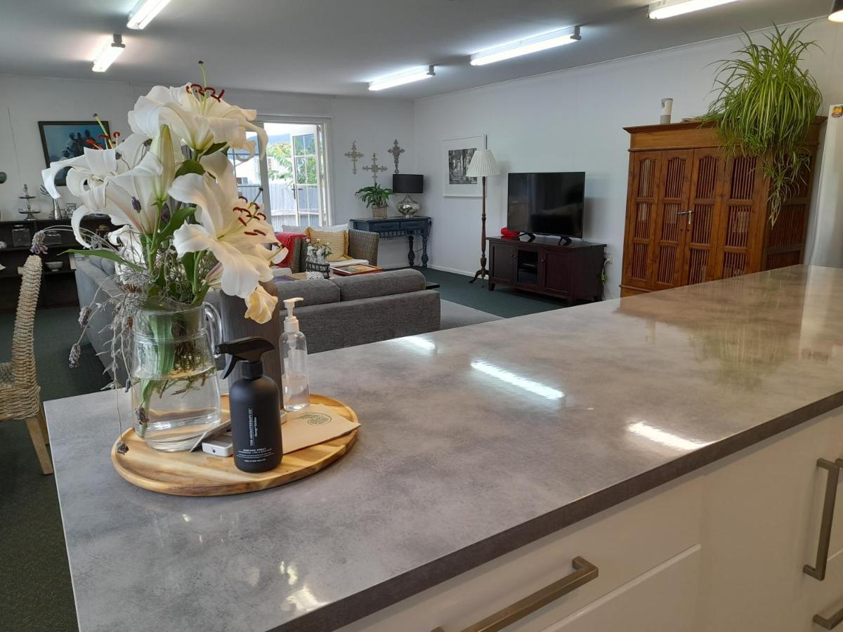 Magnolia House Apartment Featherston Bagian luar foto
