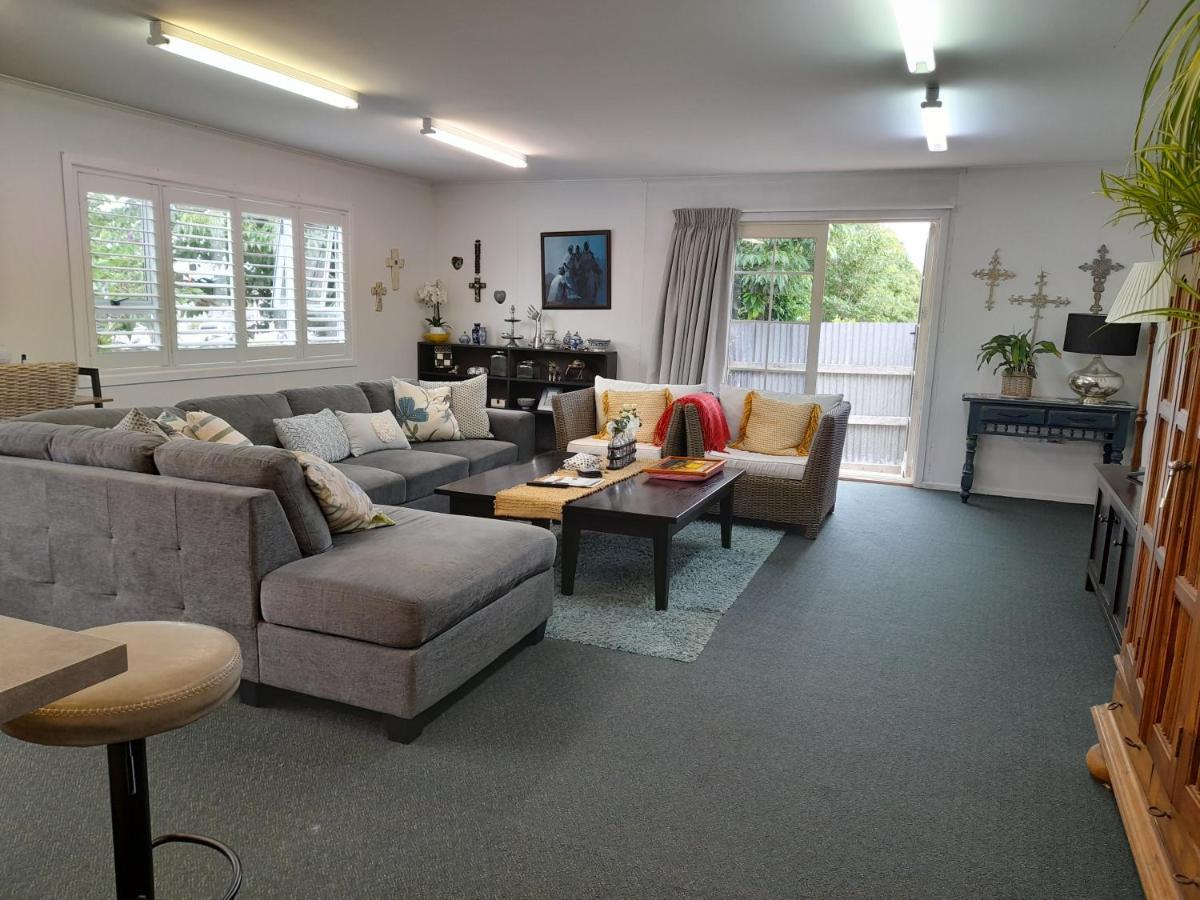 Magnolia House Apartment Featherston Bagian luar foto