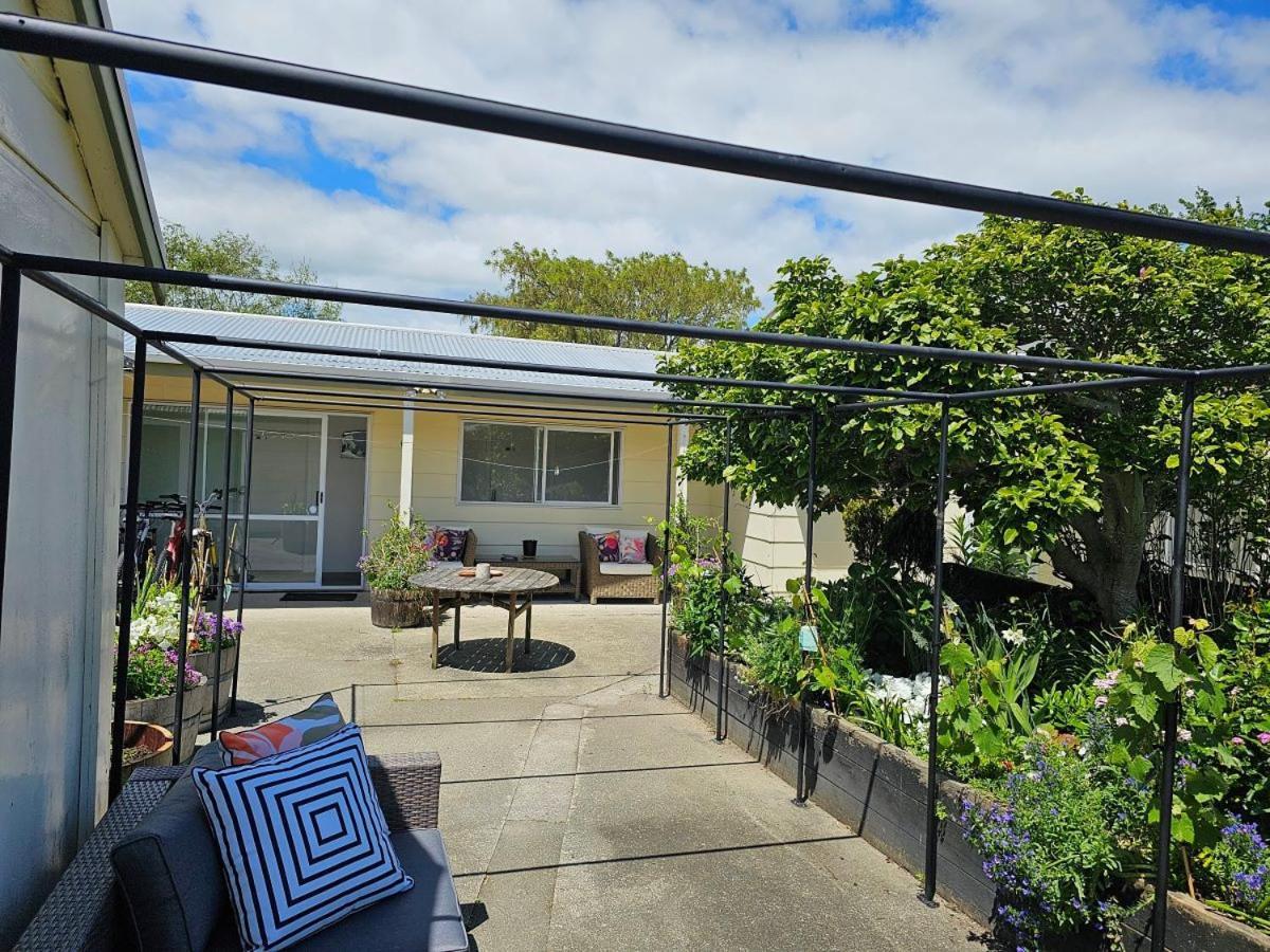 Magnolia House Apartment Featherston Bagian luar foto