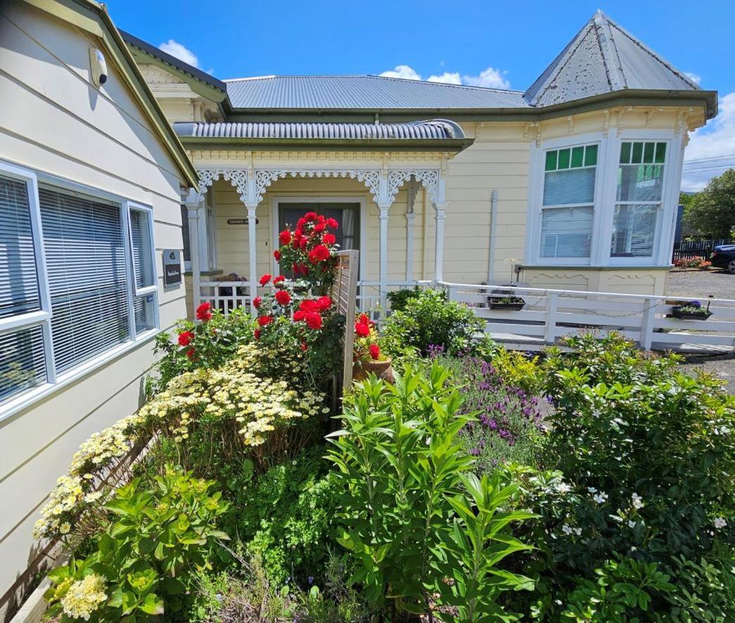Magnolia House Apartment Featherston Bagian luar foto