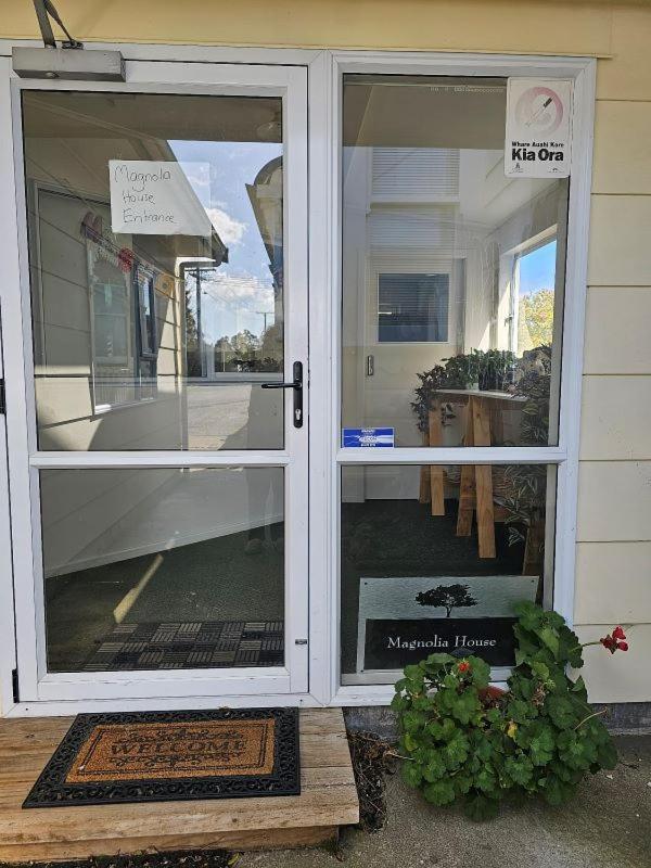 Magnolia House Apartment Featherston Bagian luar foto